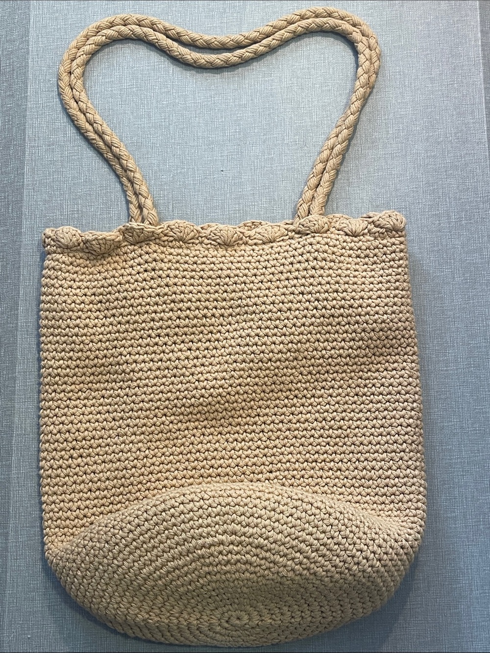 Tan crochet boho lined bucket bag / market tote with drawstring closure - EUC